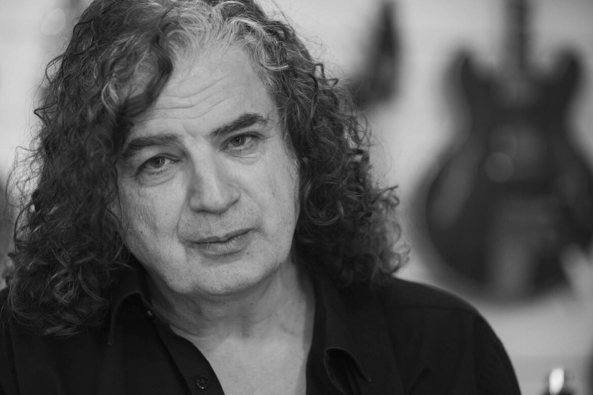 Jakko M Jakszyk de King Crimson La revista con la música que es importante en tu vida Classic Rock Hard Rock Heavy Metal Prog Rock Blues