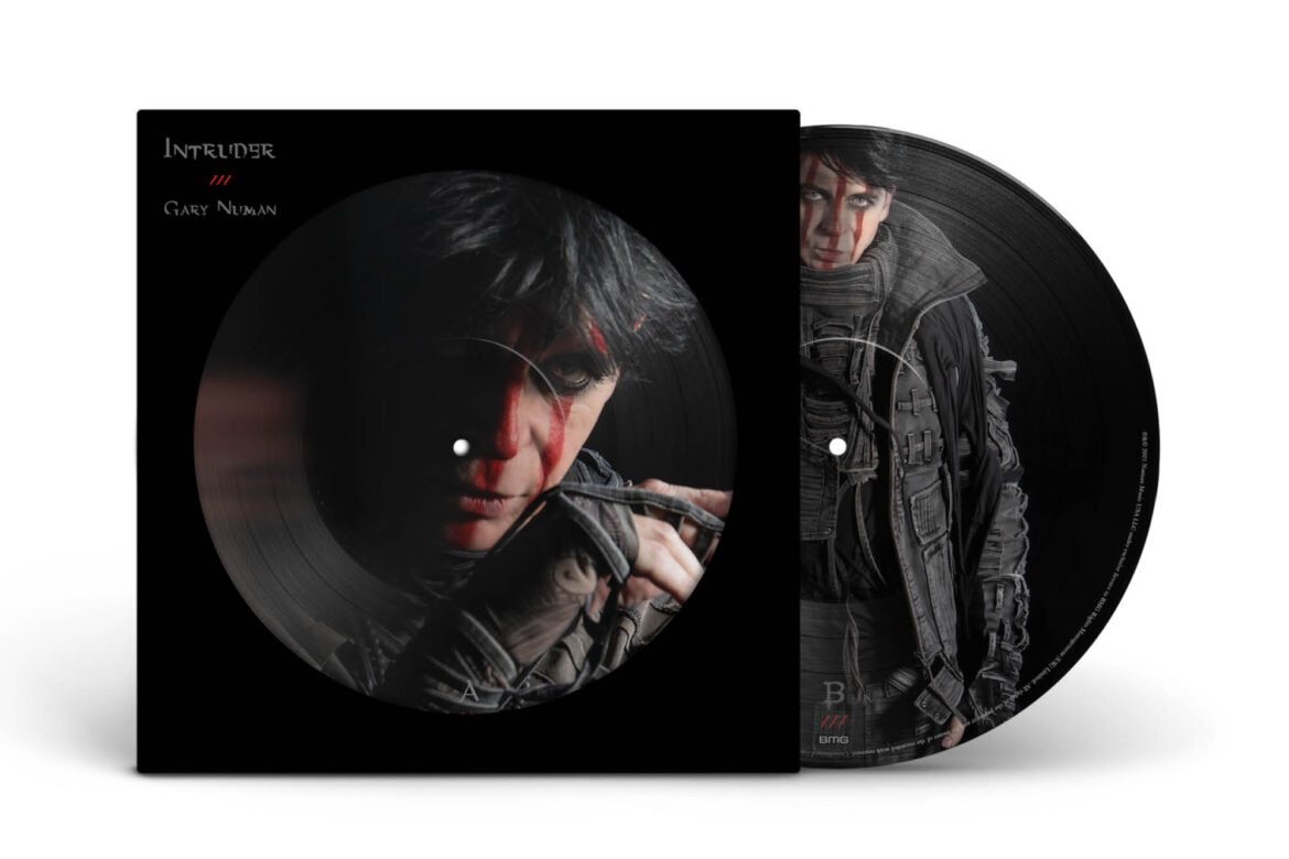 Los Detalles del Nuevo Álbum de Gary Numan gary Numan Intruder | La revista con la música que es importante en tu vida Classic Rock Hard Rock Heavy Metal Prog Rock Blues