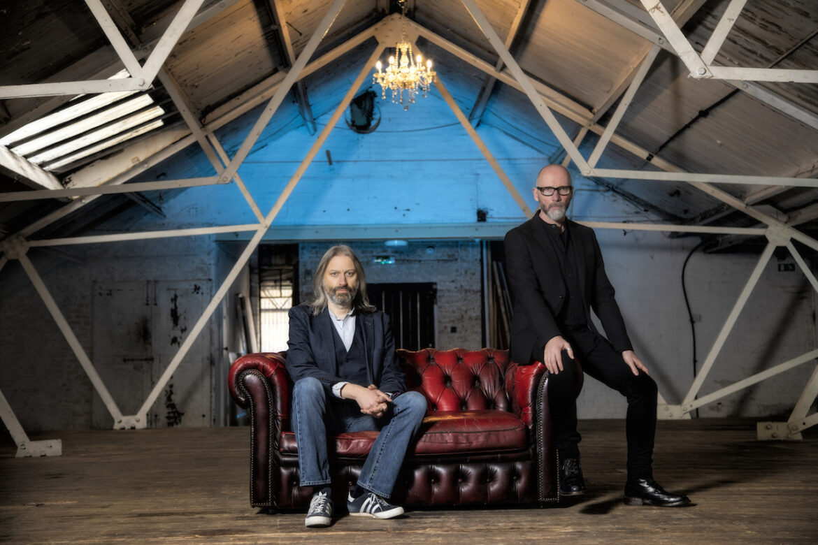 David Longdon de Big Big Train presenta ‘The Strangest Time’ La revista con la música que es importante en tu vida Classic Rock Hard Rock Heavy Metal Prog Rock Blues Big Big Train