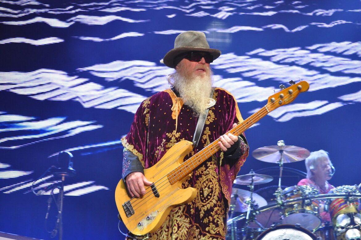 Muere Dusty Hill de ZZ Top La revista con la música que es importante en tu vida Classic Rock Hard Rock Heavy Metal Prog Rock Blues