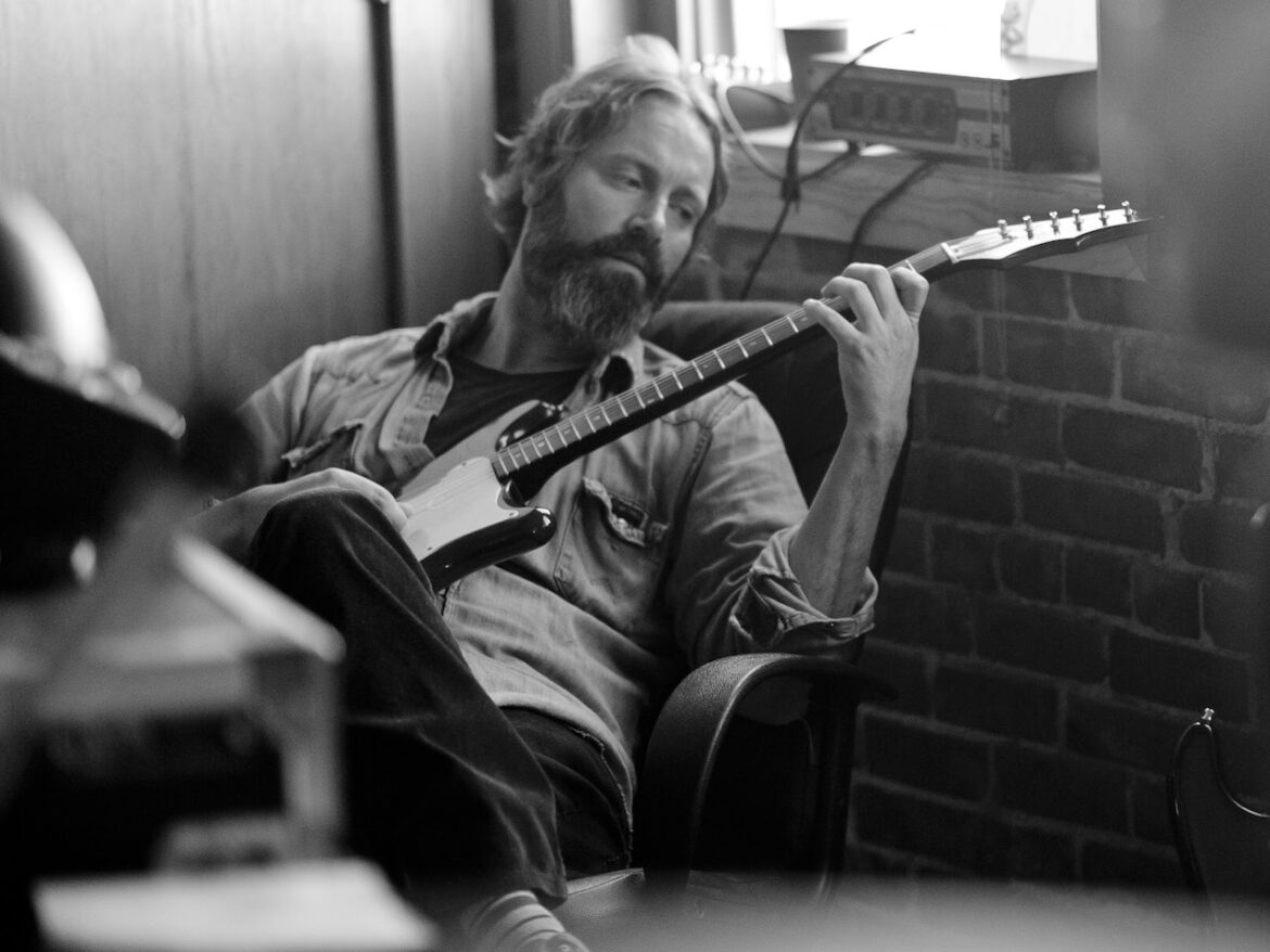 Neal Casal La revista con la música que es importante en tu vida Classic Rock Hard Rock Heavy Metal Prog Rock Blues