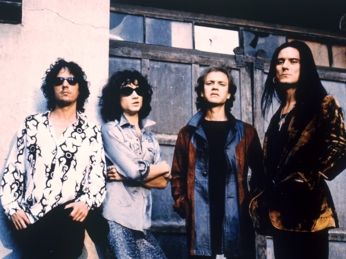 Héroes del Silencio Cuando Fueron Aún Más Estrellas Heroes del Silencio La revista con la música que es importante en tu vida Classic Rock Hard Rock Heavy Metal Prog Rock Blues