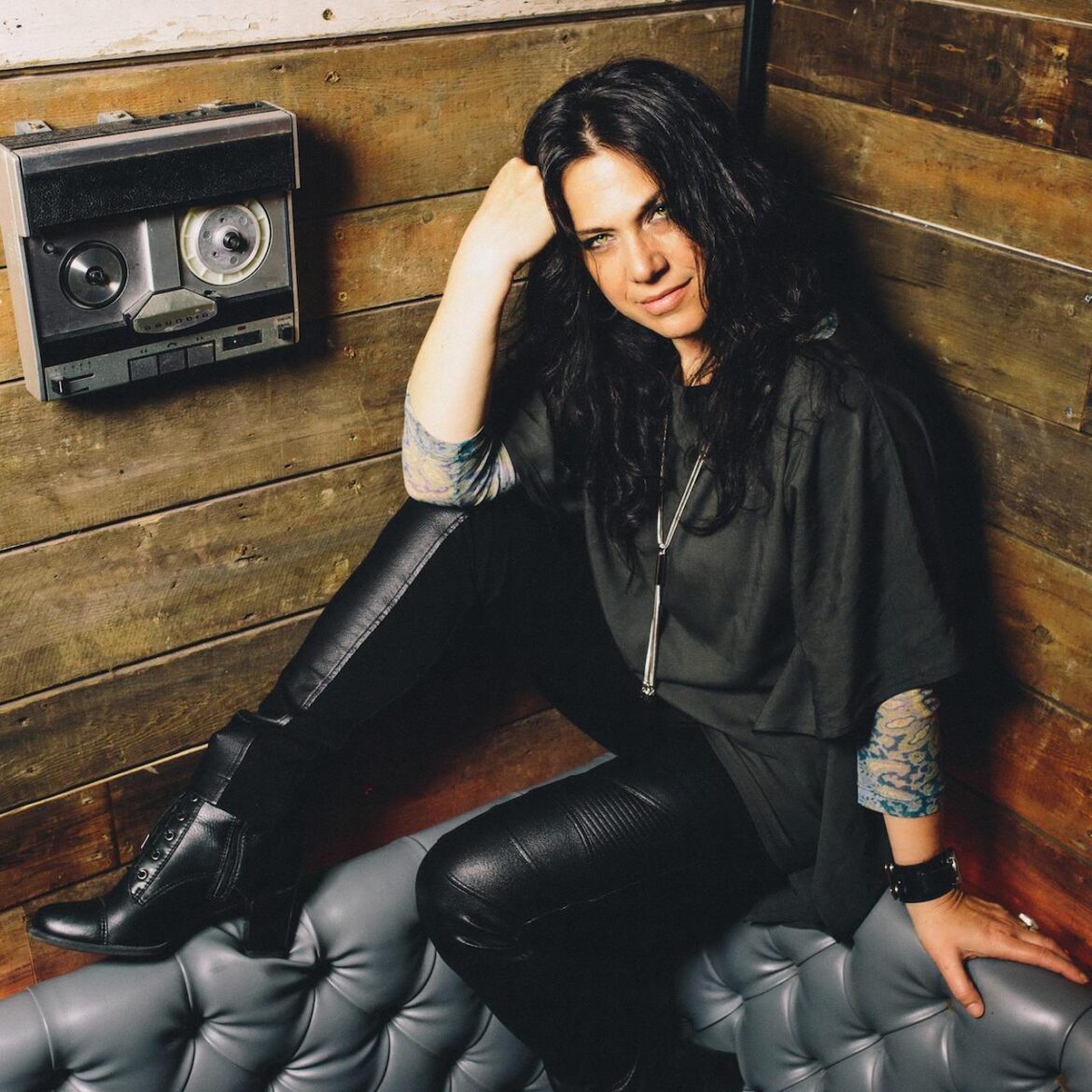 La revista con la música que es importante en tu vida Classic Rock Hard Rock Heavy Metal Prog Rock Blues Sari Schorr