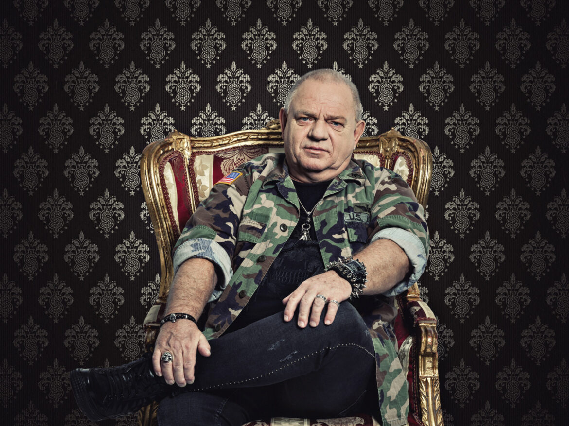 Udo y Peter Baltes juntos en una versión de AC/DC Udo acdc