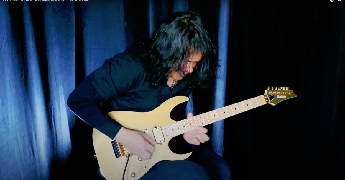 Tony Hernando en Solitario Tony Hernando - This Is Rock Revista