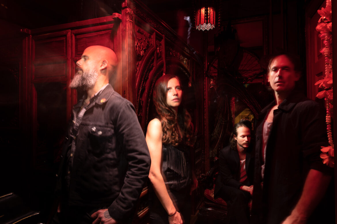 Baroness this is rock revista magazinei