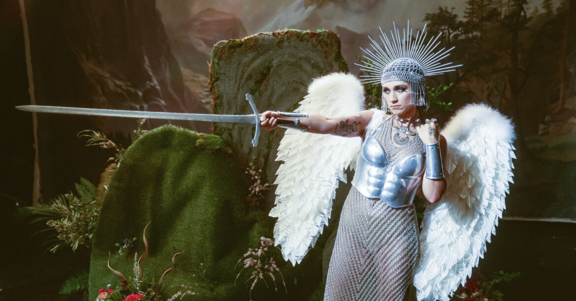 Sierra Ferrell presenta ‘Trail of Flowers’ Sierra ferrell this is rock revista