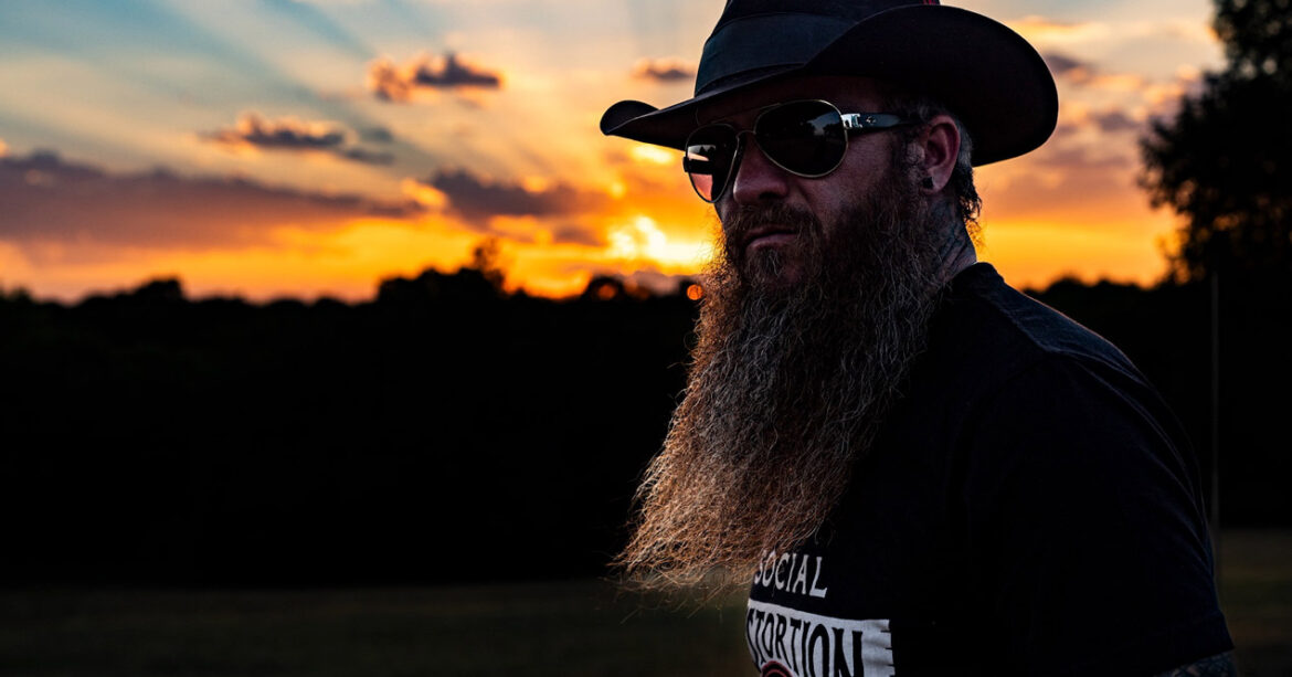 Nuevo tema del country rocker Cody Jinks El country rocker Cody Jinks estrena canción - This Is Rock Revista