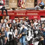 Mark Knopfler Rodeado de Estrellas del Rock - This Is Rock Revista