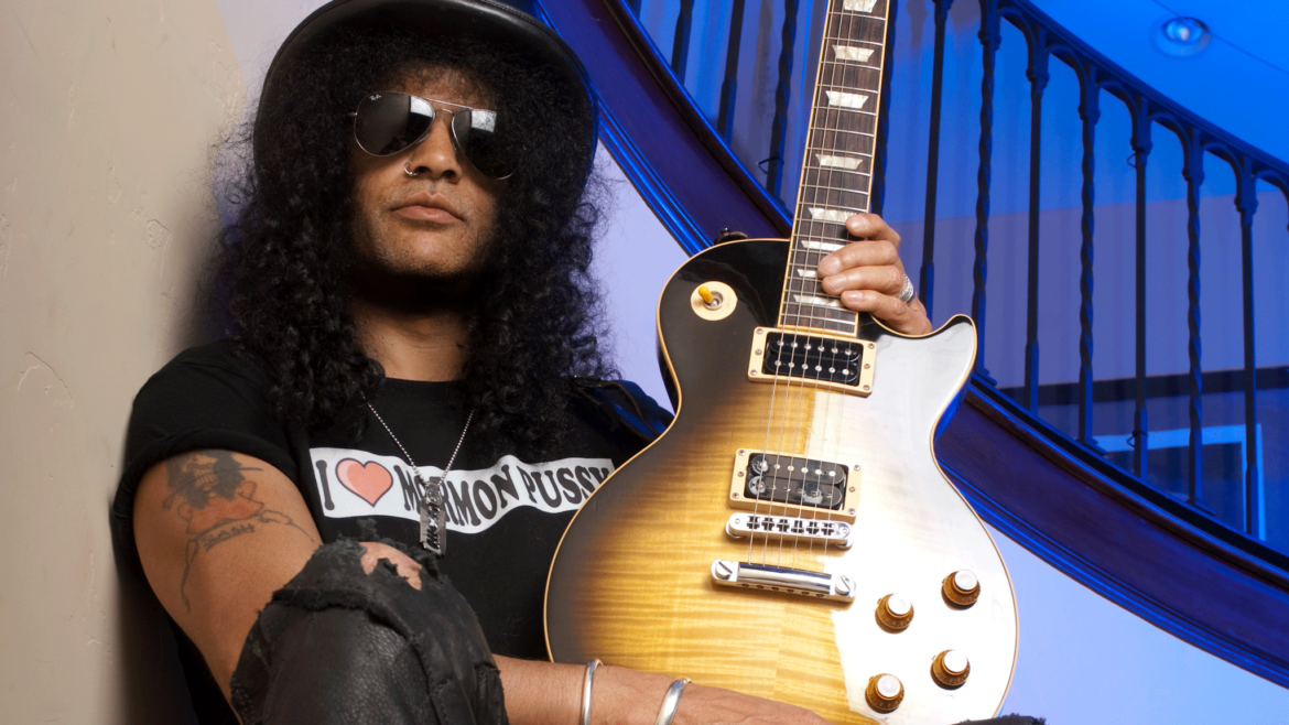 Slash de Guns N’ Roses y Brian Johnson de AC/DC Slash de Guns N’ Roses y Brian Johnson de AC:DC - This Is Rock Revista