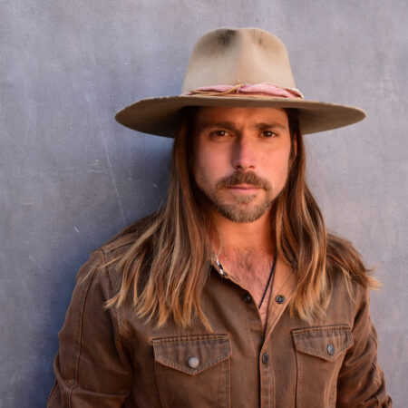 Lukas Nelson, The Travelin McCourys y Sierra Ferrell juntos en una versión de Someone Like You