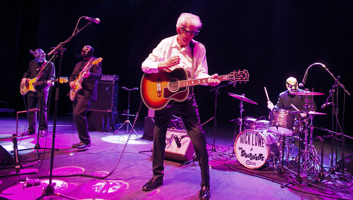 Nick Lowe y Los Straitjackets publican ‘Indoor Safari’ Nick Lowe y Los Straitjackets presentan Indoor Safari