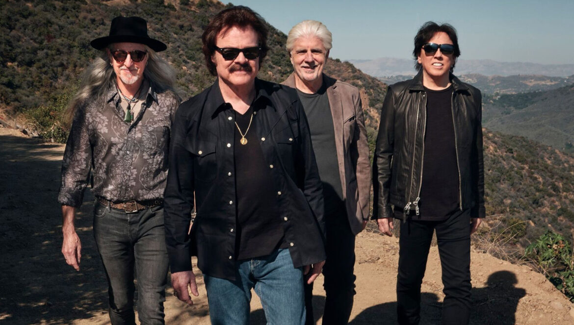 The Doobie Brothers publica Walk This Road en junio