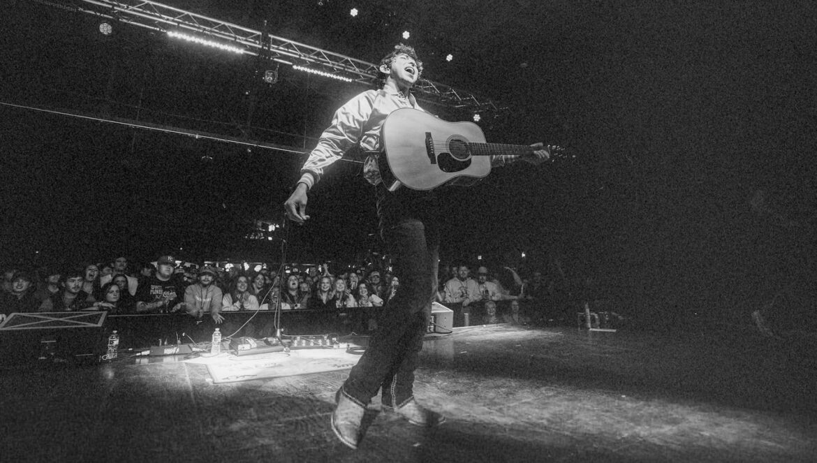 1 Wyatt Flores lanza álbum en vivo