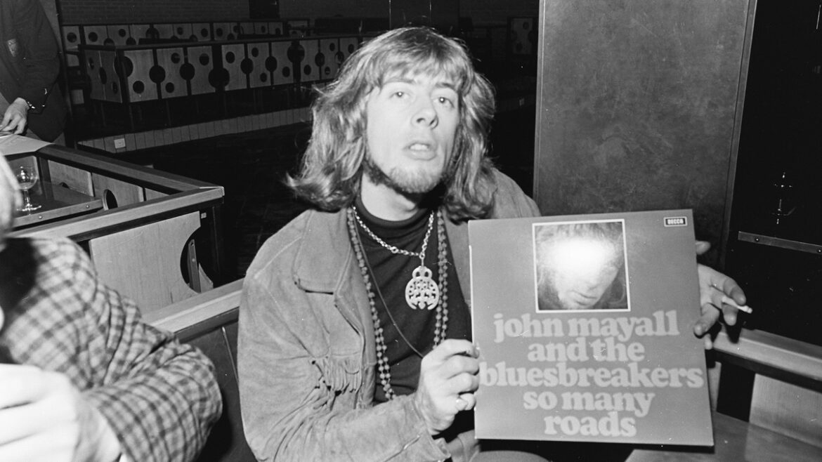 John Mayall el Padrino del blues que inspiró al rock John Mayall, leyenda del blues británico, dejó un legado inmenso, y su relevancia para en el rock es incuestionable.