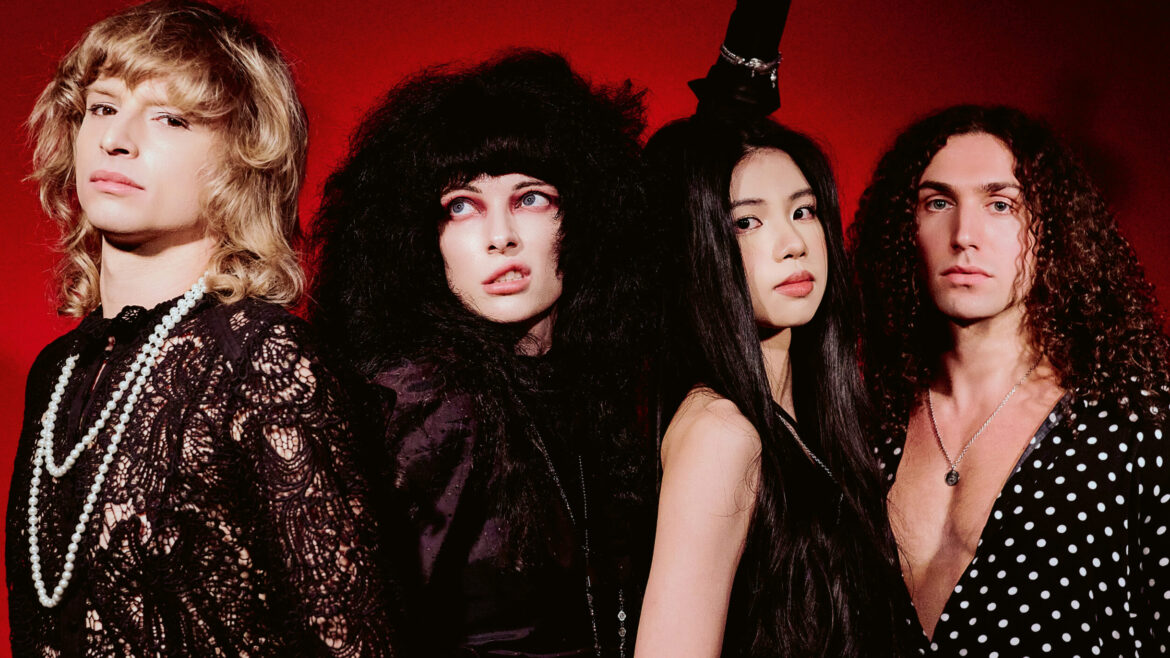 ¡Starbenders desata el glamour con ‘The Beast Goes On’! 1 Starbenders Alec Weeks this is rock revista magazine