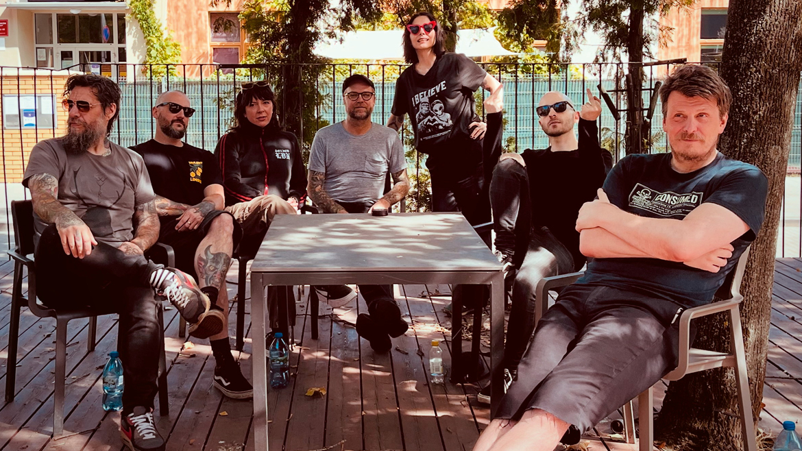 Crippled Black Phoenix estrena ‘Vampire Grave’ 1 Crippled Black Phoenix This Is Rock Revista Magazine